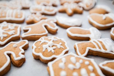 Noel el yapımı lezzetli tatlı gingerbread çerezleri, ev yapımı tatlı hazırlanan
