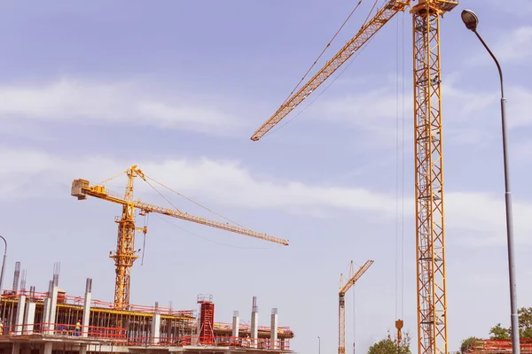 Építési Darukhoz Építkezésen Felhős Támogatását Fejlesztési Üzleti Koncepció — Stock Fotó