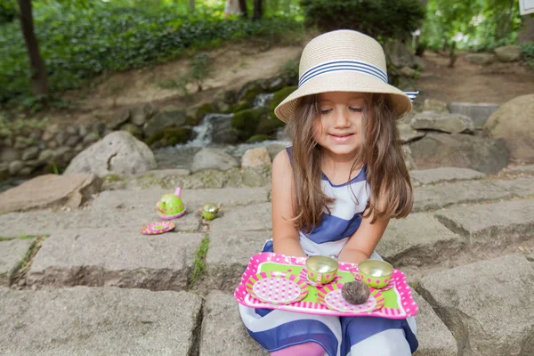 Маленькая Девочка Пикнике Парке — стоковое фото
