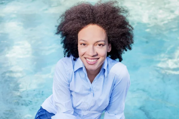 Portrét Krásné Šťastné Afro Americký Mladé Ženy Usmívající Žena Smíšené — Stock fotografie