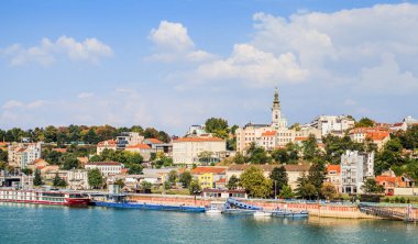 Belgrad, cityscape eski bölümü şehir ve nehir Sava, sermaye şehri Sırbistan, mavi gökyüzünün ve arka planlar, gün ışığı bulutlarda panoramik manzaralı.