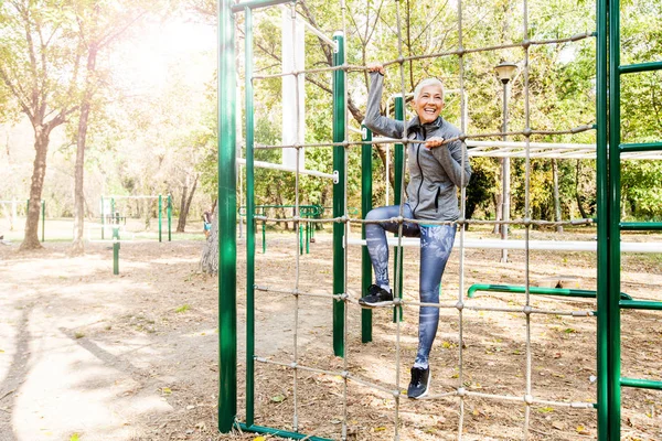 Ejercicio Para Mujeres Mayores Gimnasia Aire Libre Ropa Deportiva Mujer — Foto de Stock