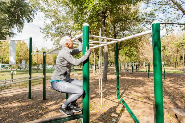 Ejercicio Para Mujeres Mayores Gimnasia Aire Libre Ropa Deportiva Mujer — Foto de Stock