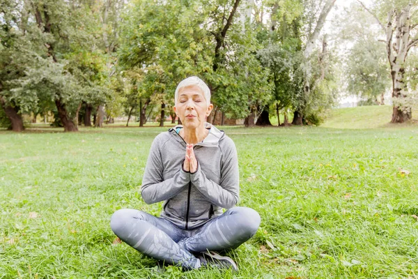 Portrait Senior Woman Relaxing Yoga Pose Green Grass Park — Stock Photo, Image