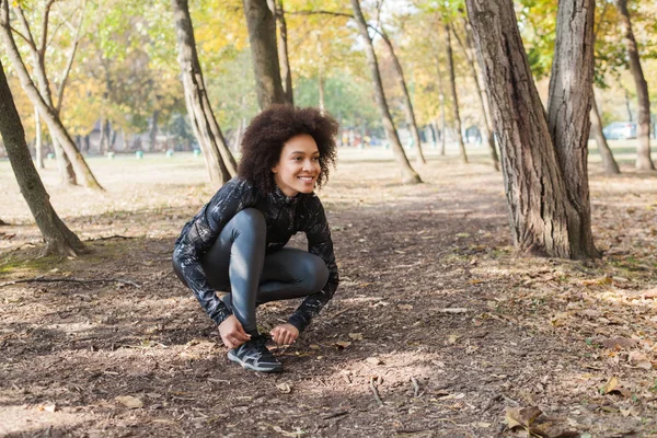 Fitness African Woman Ready Running Forest Female Runner Tying Shoe — Stock Photo, Image