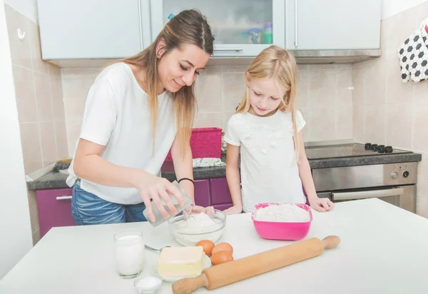 Happy Family Having Fun Kitchen Mother Her Daughter Kneading Dough — Stock Photo, Image