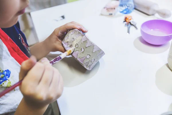 Mani Piccolo Artista Che Lavorano Con Argilla Laboratorio Ceramica — Foto Stock