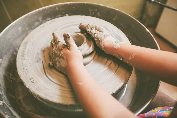 Young Artist Hands Shaping Clay Pottery Wheel Workshop — Stock Photo, Image