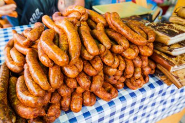 Yurt içi geleneksel gıda yerel çiftçi Market'teki Sosis füme