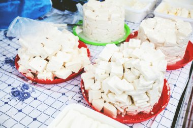 Taze çiftçi peynir Market'te