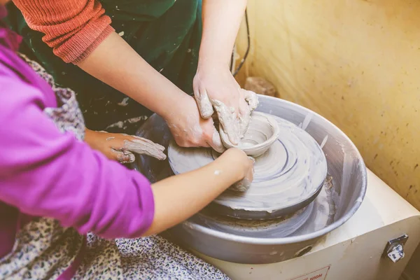 Child Learning New Skill At Pottery Workshop — Stock Photo, Image