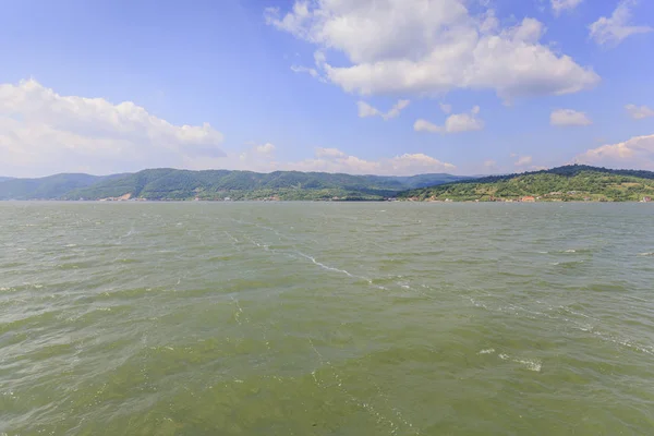 Hermoso paisaje natural del río Danubio en primavera, este de Serbia — Foto de Stock