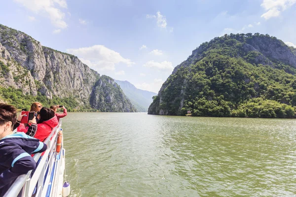 Tuna nehri ve nehir gezisi doğa manzara — Stok fotoğraf