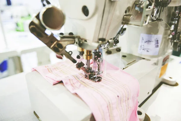 Máquina de coser profesional — Foto de Stock