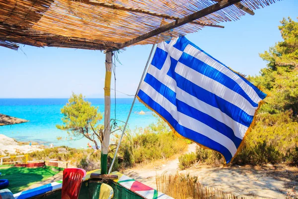 Nationella flaggan i Grekland sommarresmål — Stockfoto