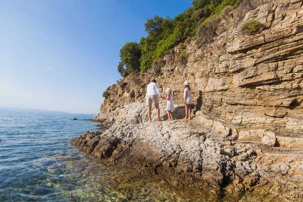 Aile denizde yaz tatili sırasında macera var 