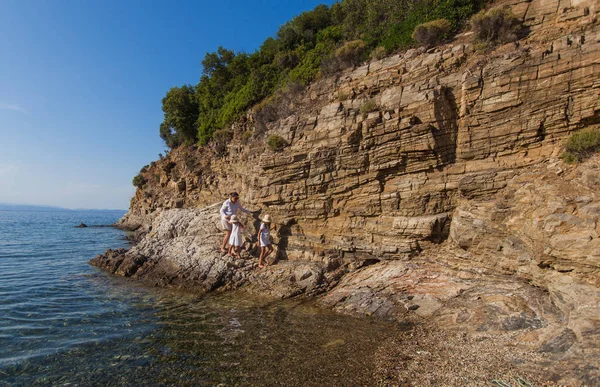Aile denizde yaz tatili sırasında macera var 