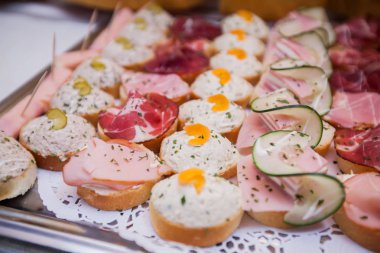  Etkinlikte yemek servisi nde lezzetli kanepeler