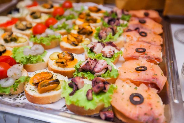 Läckra skaldjur kanapéer Catering på Event — Stockfoto