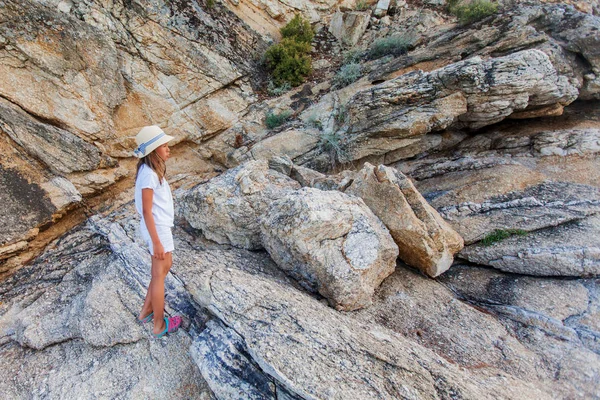  Küçük kız yaz tatili macerasında