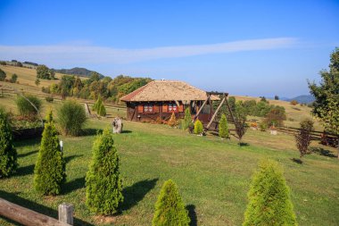 Hayalci Ahşap Ev ve Güzel Doğa Manzarası