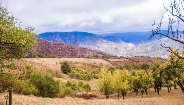 Hermosa naturaleza de otoño paisaje de montaña — Foto de Stock
