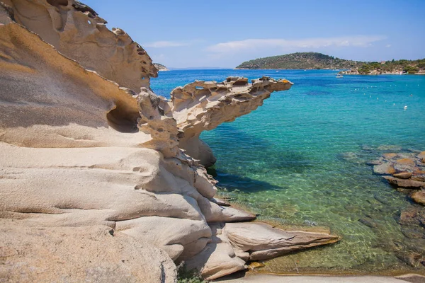 Rocky Beach Τοπίο Τυρκουάζ Χρώμα Θάλασσα Νερό Ελλάδα — Φωτογραφία Αρχείου