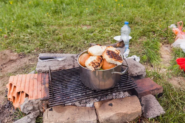 Chimenea Para Barbacoa Improvisada Camping Naturaleza —  Fotos de Stock