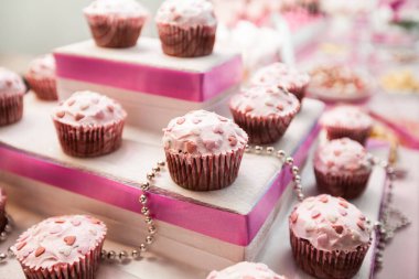 Çikolatalı kek, Sweet Stylings Sugar Bar tatlı masası.