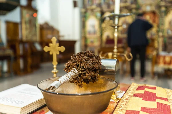 Den Serbiske Ortodokse Kirke Den Hellige Bibel Forberedt Til Dåpsseremoni – stockfoto