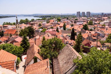 Eski şehir Zemun, Belgrad, Sırbistan, Avrupa 'nın panoramik manzarası, yaz günü