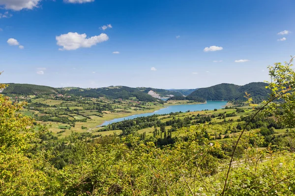 Schöne Naturlandschaft Mit See Sommertag Frische Luft Herrliche Aussicht Auf — Stockfoto