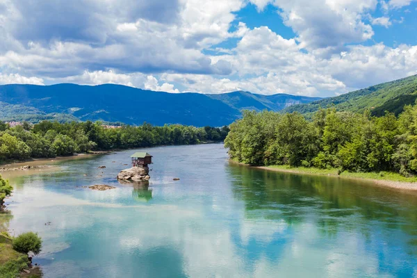 Attraction Touristique Romantique Cabane Bois Sur Rocher Drina Ciel Bleu — Photo