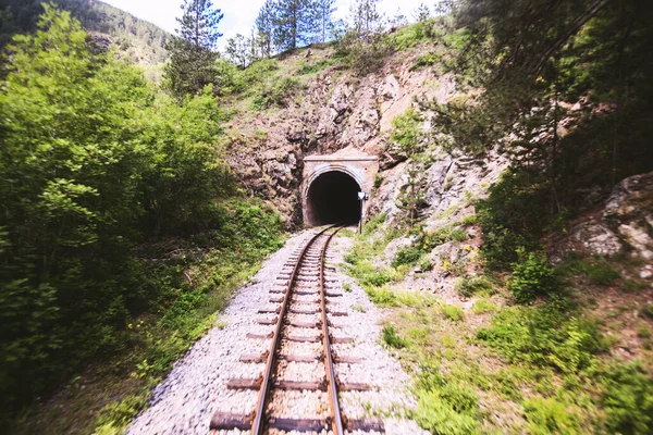 Dar Geçitteki Eski Demiryolu Tüneli Turist Cazibesi Eski Moda Seyahat — Stok fotoğraf