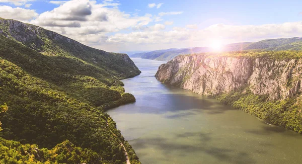 Tuna Nehri Vadisi Zirveden Şaşırtıcı Doğa Manzarasından Gün Batımından Sırbistan — Stok fotoğraf