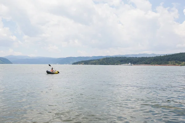 Hombre Kayak Río Kayak Río Danubio Vacaciones Verano — Foto de Stock