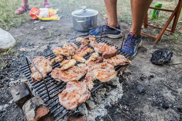 Gegrilltes Fleisch Sommerpicknick Kochen Freien — Stockfoto