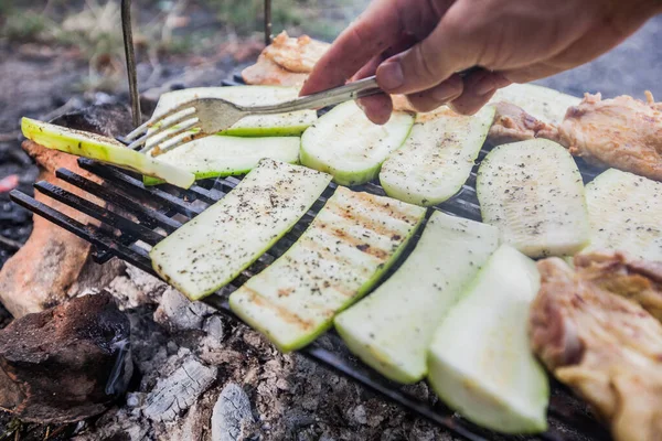 Verduras Parrilla Calabacín Parrilla Picnic Verano Cocinar Alimentos Aire Libre —  Fotos de Stock