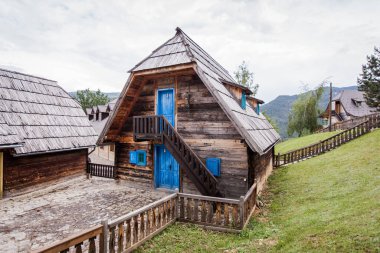 Etno köyü Drvengrad, Mokra Gora, geleneksel eko köyü ünlü yönetmen Emir Kusturica tarafından inşa edildi..