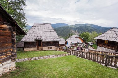 Etno köyü Drvengrad, Mokra Gora, geleneksel eko köyü ünlü yönetmen Emir Kusturica tarafından inşa edildi..