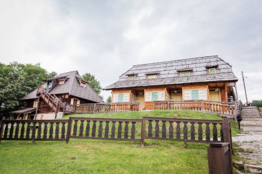 Etno köyü Drvengrad, Mokra Gora, geleneksel eko köyü ünlü yönetmen Emir Kusturica tarafından inşa edildi..