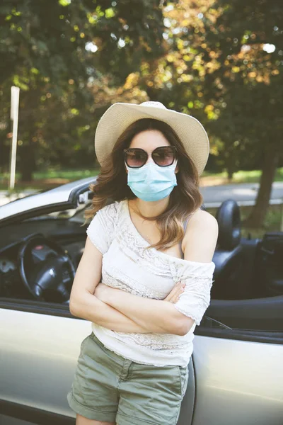 Attractive Young Woman Wearing Protective Medical Mask Coronavirus Outdoor — Stock Photo, Image