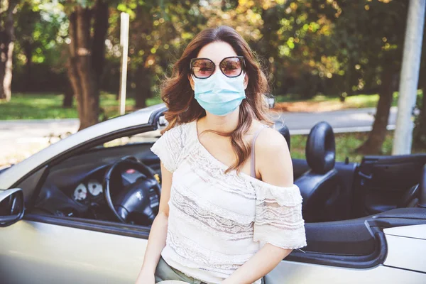 Attractive Young Woman Wearing Protective Medical Mask Coronavirus Outdoor — Stock Photo, Image