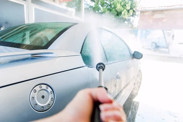 Mencuci Mobil Dengan Mesin Cuci Tekanan Tempat Cuci Mobil Mandiri — Stok Foto