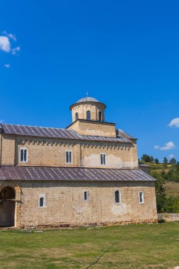 Tarihi Sırp Ortodoks Öğrenci Manastırı Tarafı