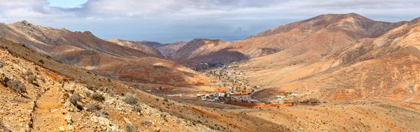 Panoramatický Pohled Malé Vesnice Údolí Pouště Fuerteventura Kanárské Ostrovy — Stock fotografie