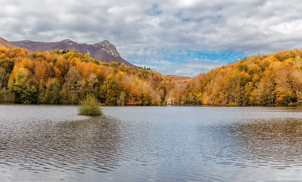 Santa Fe depo, Montseny Tabiat Parkı, Cata sonbahar renkleri — Stok fotoğraf