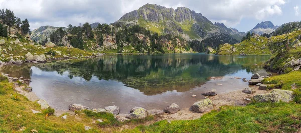 Hermoso Lago Parque Nacional Aiguestortes Pirineos Catalanes —  Fotos de Stock