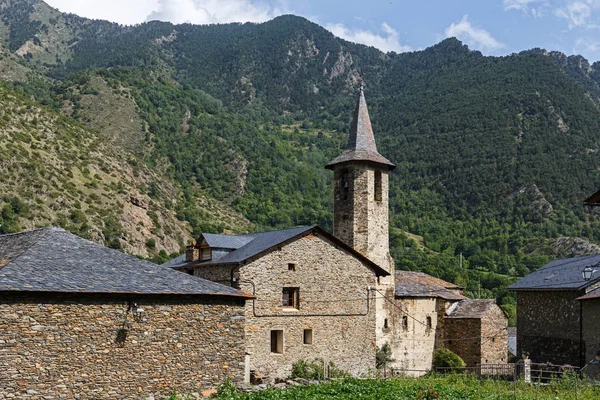 Leona Malé Vesnice Katalánských Pyrenejích — Stock fotografie