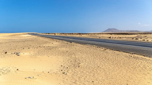 Road Crossing Deserto Corralejo Fuerteventura — Fotografia de Stock